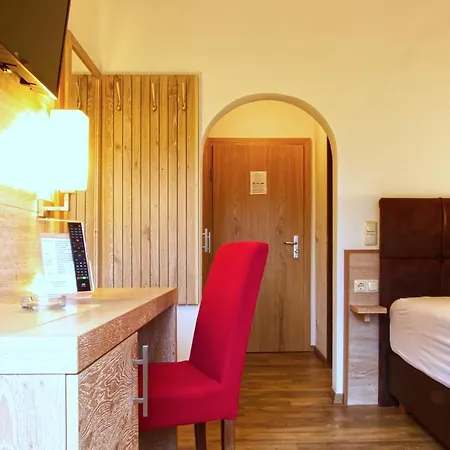 Garnihotel Zur Linde - Bayerischer Wald - Aktivcard Mit 154 Kostenfreien Leistungen - Kostenloser Parkplatz