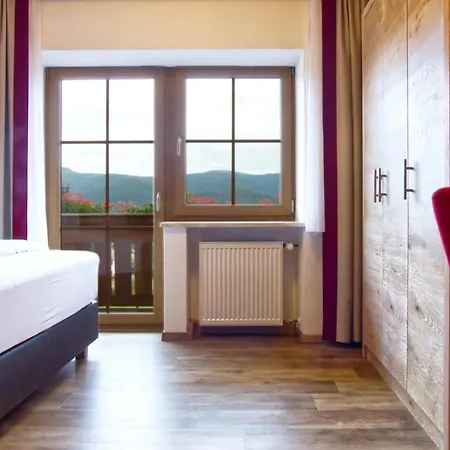 Garnihotel Zur Linde - Bayerischer Wald - Aktivcard Mit 154 Kostenfreien Leistungen - Kostenloser Parkplatz Hotel Lohberg