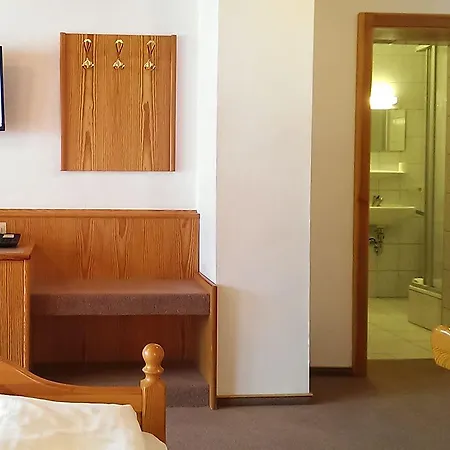 Garnihotel Zur Linde Hotel 3*
