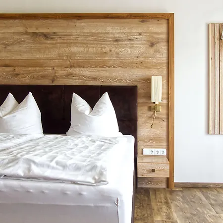 Garnihotel Zur Linde Lohberg